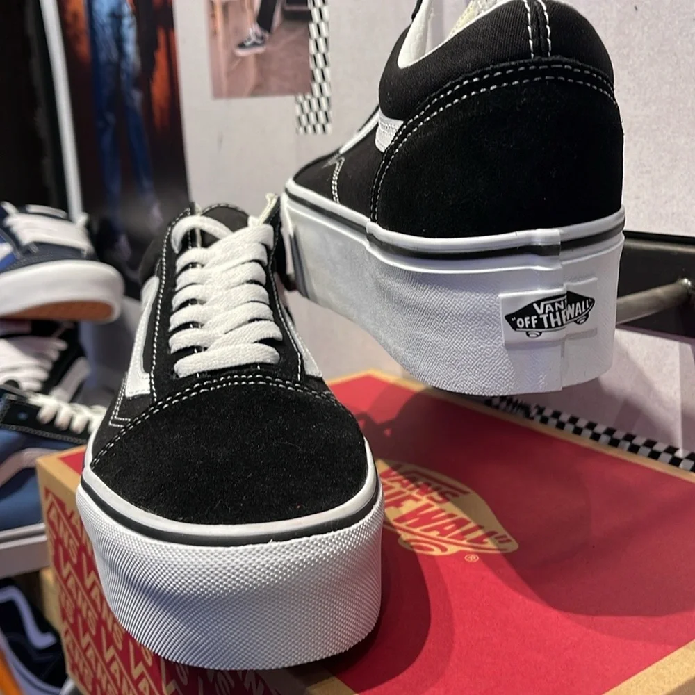 Vans Men’s Old Skool Stackform Suede/Canvas Black/True Wht
VN0A7Q5M6BT Platforms - Picture 10 of 16